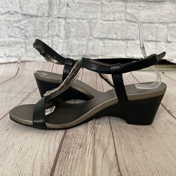 Bandolino women 8.5 open toe wedge sandals w/back strap closure black & silver - Picture 5 of 10